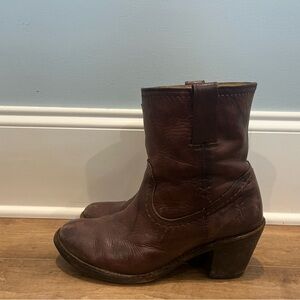 Leather Frye heeled boots size 8. Frye Boots Carmen X stitch short boot